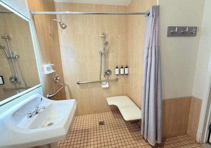 Anaheim Islander Inn and Suites — photo 12 of 33