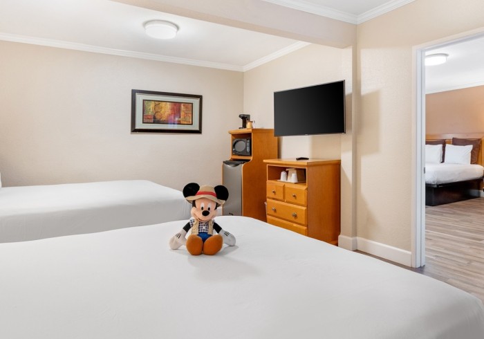 Anaheim Islander Inn and Suites — photo 27 of 33