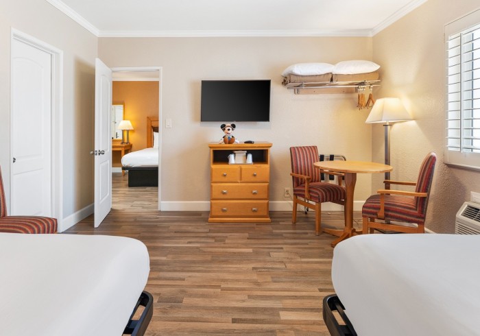 Anaheim Islander Inn and Suites — photo 28 of 33