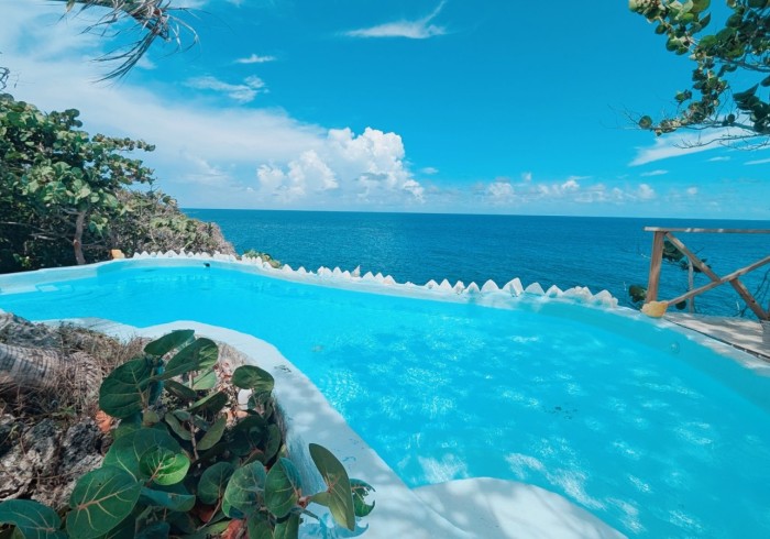 Couple enjoying private picnic on the cliffs at Great Huts romantic wellness escape